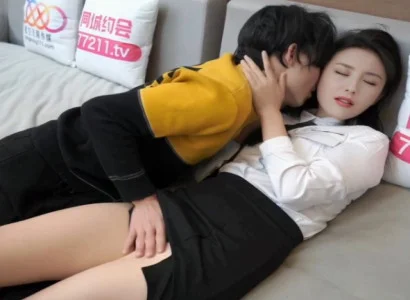 Cô thư ký xinh phục vụ sếp kín đáo vì tiền