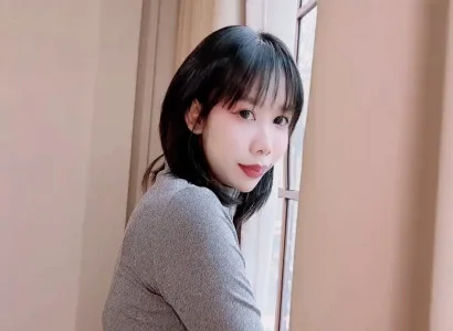 Cô gái thích chịch thuê nhà xong địt nhau với chủ
