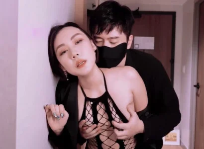 Người phụ nữ hiến thân cho sếp để trả nợ cho chồng