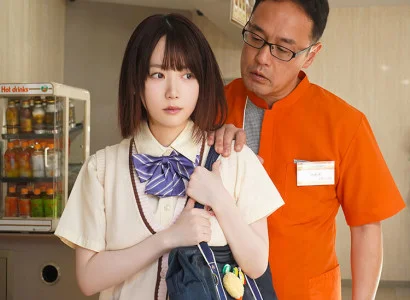 Người đàn ông quản lý quản lý tình huống em gái lấy trộm đồ trong cửa hàng