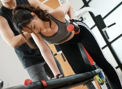 Hai người này lên giường với nhau